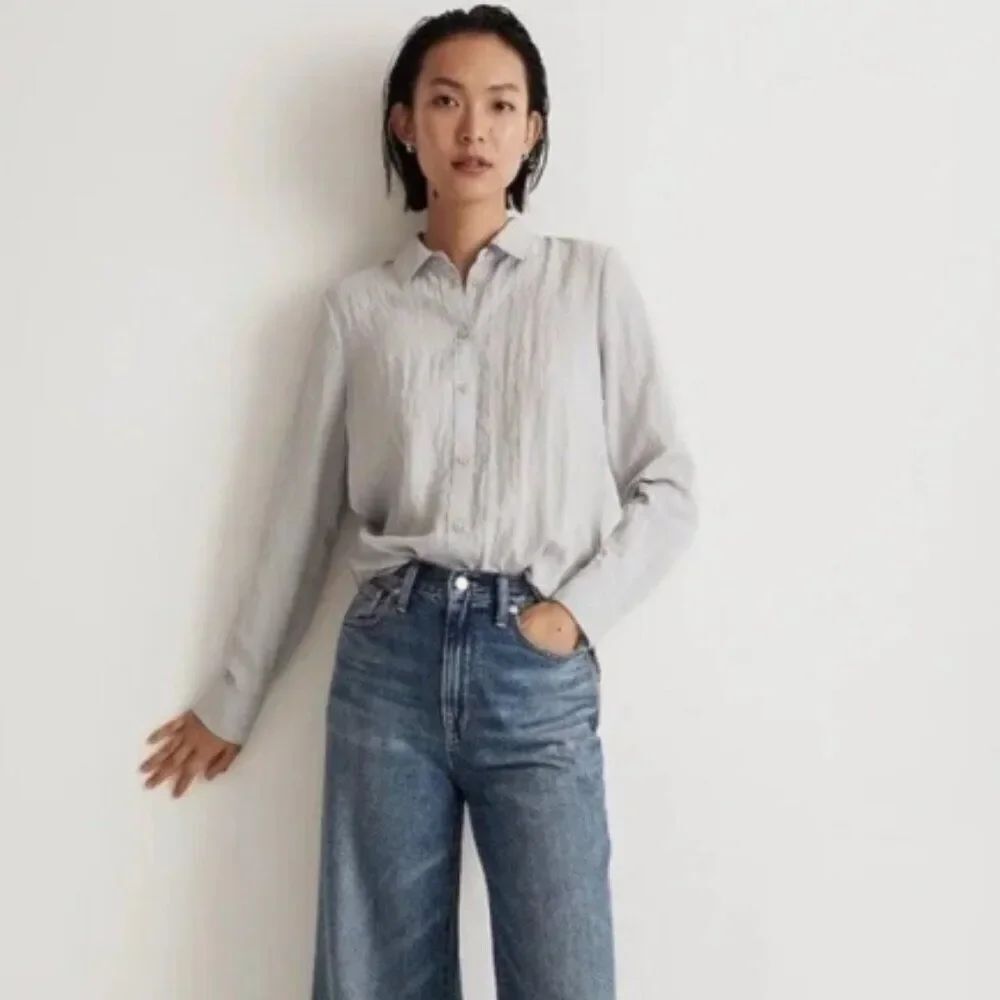 Like New! Madewell Crinkled Button-Up Shirt in Solstice Gray in Size M